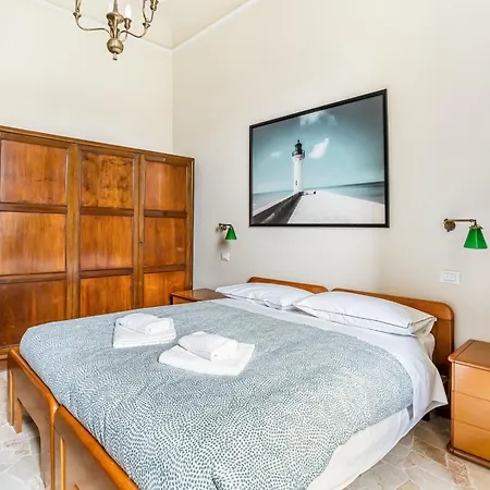 דירה Bright With Private Garden And Balcony *