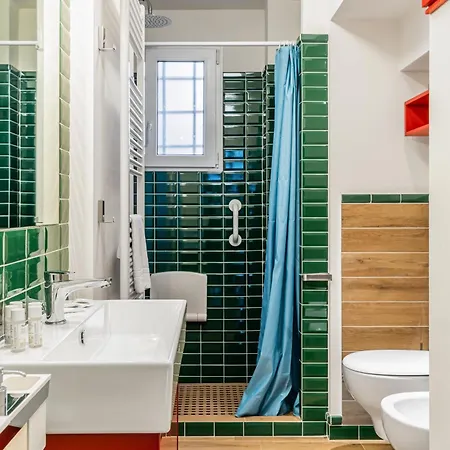 Bright With Private Garden And Balcony דירה