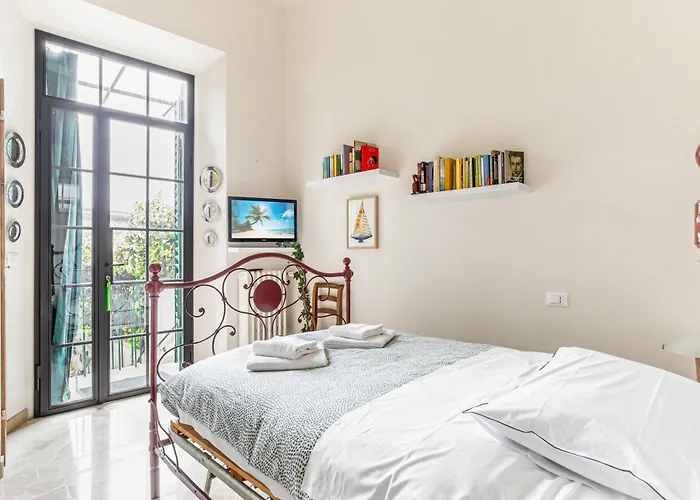 Guesthost - Bright With Private Garden And Balcony