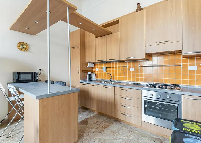 Guesthost - Bright With Private Garden And Balcony Firenze