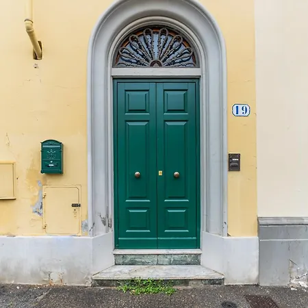 Bright With Private Garden And Balcony Apartamento Florencia