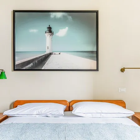 Apartamento Bright With Private Garden And Balcony