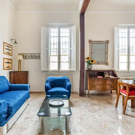 Bright With Private Garden And Balcony